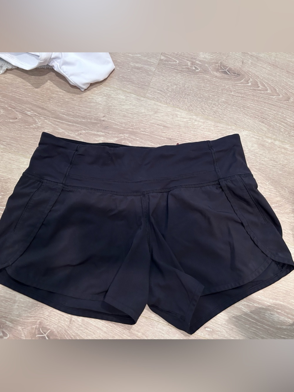 Lululemon size 6 women’s black running shorts